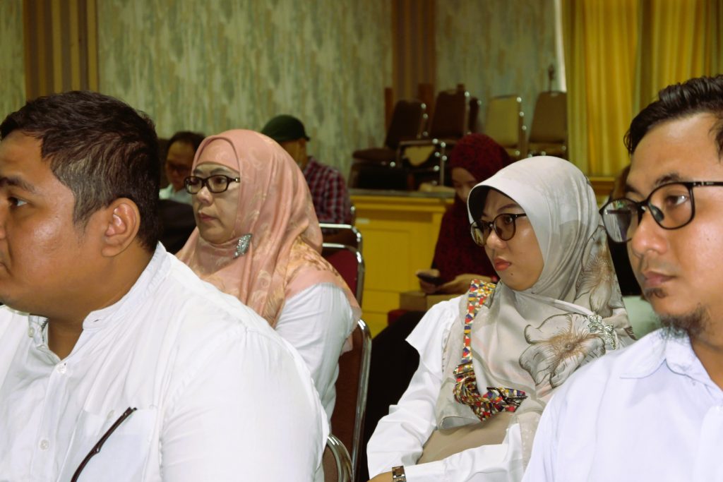 Atika Zahra Maulida, M.S.I. saat serius mengikuti sosialisasi (Foto:Humas/Achmad Magfur)