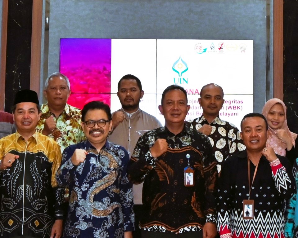 Foto bersama Rektor dengan Tim Itjen