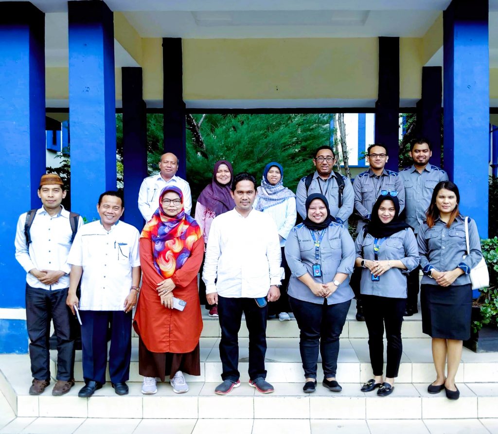 Foto bersama Tim LP2M UIN Antasari dengan Tim Pelayanan Kekayaan Intelektual Kanwil Kemenkumham Kalsel.