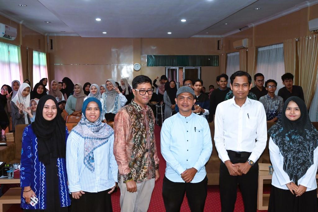 Foto bersama panitia dan narasumber dan para peserta Lokakarya Medpen Mahasiswa 2024 (Foto Humas Jamal Ripani)