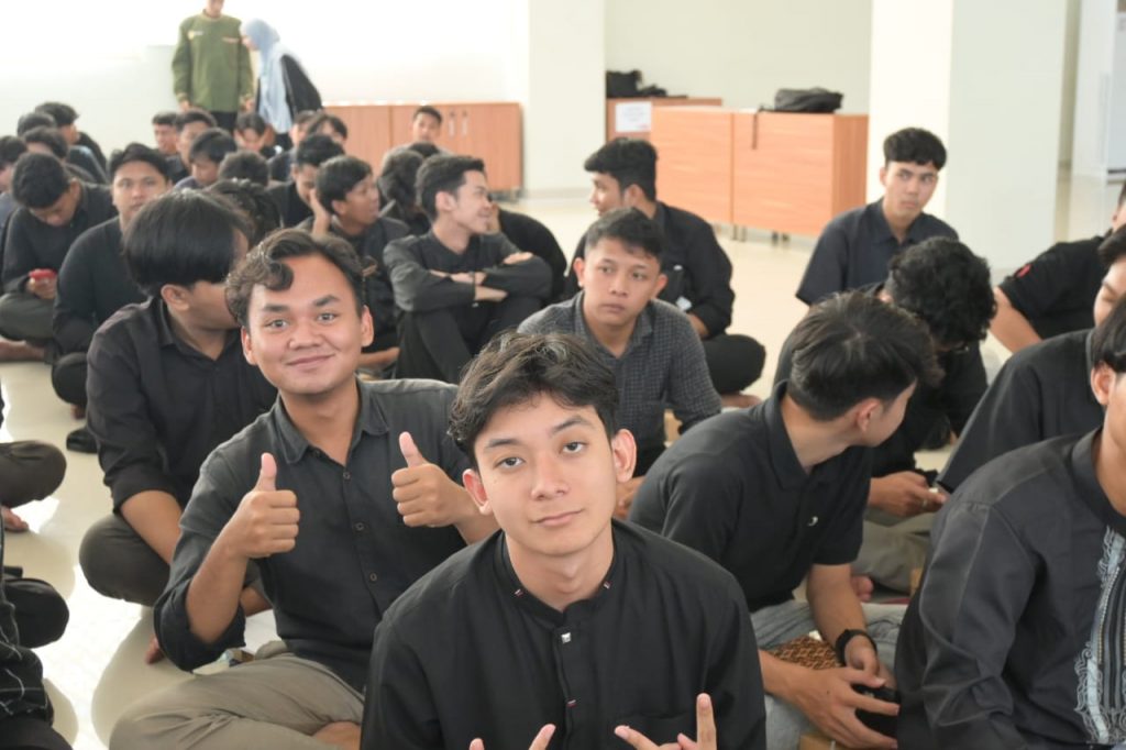 Para mahasantri saat ceria mengikuti Seminar Karier (Foto:Humas/Achmad Magfur)