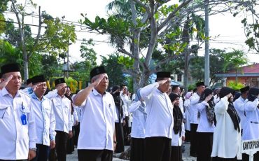 Para pegawai UIN Antasari saat mengikuti Upacara Harkitnas 2024 (Foto Humas Jamal Ripani)