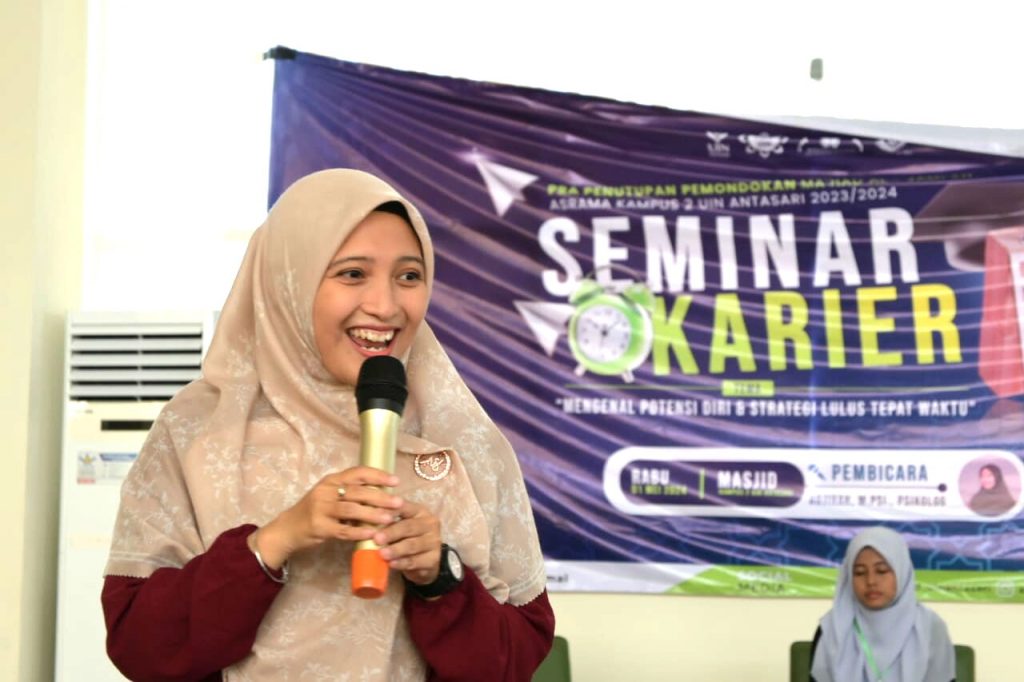 Rojihah, M.Psi., Psikolog saat tampil interaktif (Foto:Humas/Achmad Magfur)