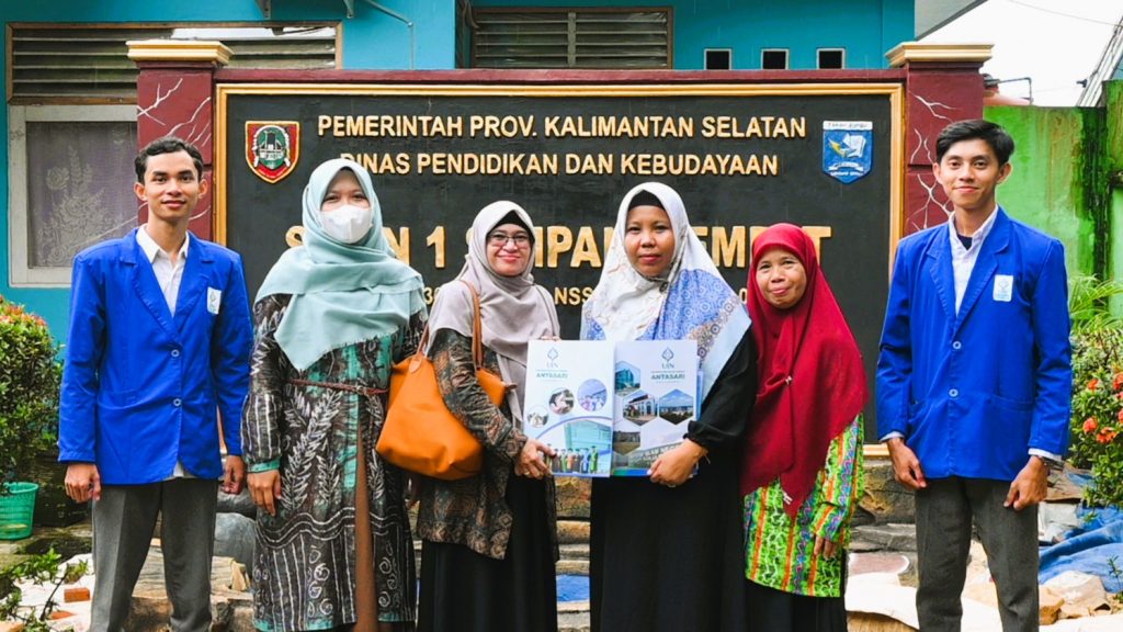 Tim Sosialisasi UIN Antasari saat silaturahmi ke SMAN 1 Simpang Empat Tanah Bumbu (Foto:Humas/Jamal Ripani)