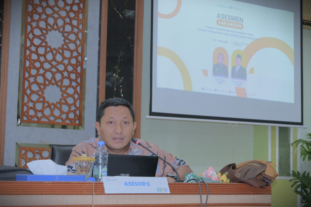 Asesor II Prof. Dr. Prim Masrokan Mutohar, M.Pd. saat memberikan rekomendasi (Foto:Humas)