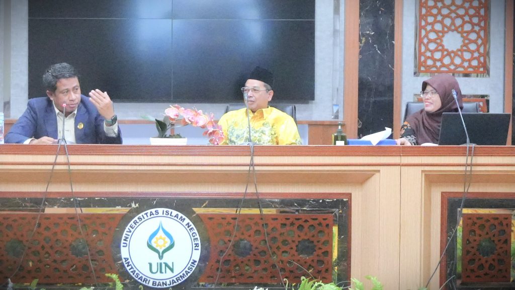 Karo AUPKK UIN Antasari Dr. H. Moh. Junaidin, M.A. saat memberikan arahan (Foto:Humas/Jamal Ripani)