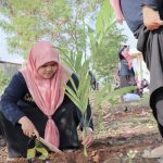 Para PPPK baru UIN Antasari saat bersemangat menanam (Foto:Humas)