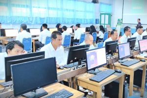 Para peserta saat kebingungan menjawab soal SKTT (Foto:Tim Kepegawaian)