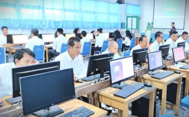 Para peserta saat kebingungan menjawab soal SKTT (Foto:Tim Kepegawaian)