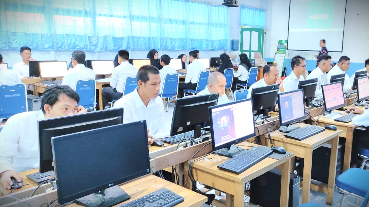 Para peserta saat kebingungan menjawab soal SKTT (Foto:Tim Kepegawaian)