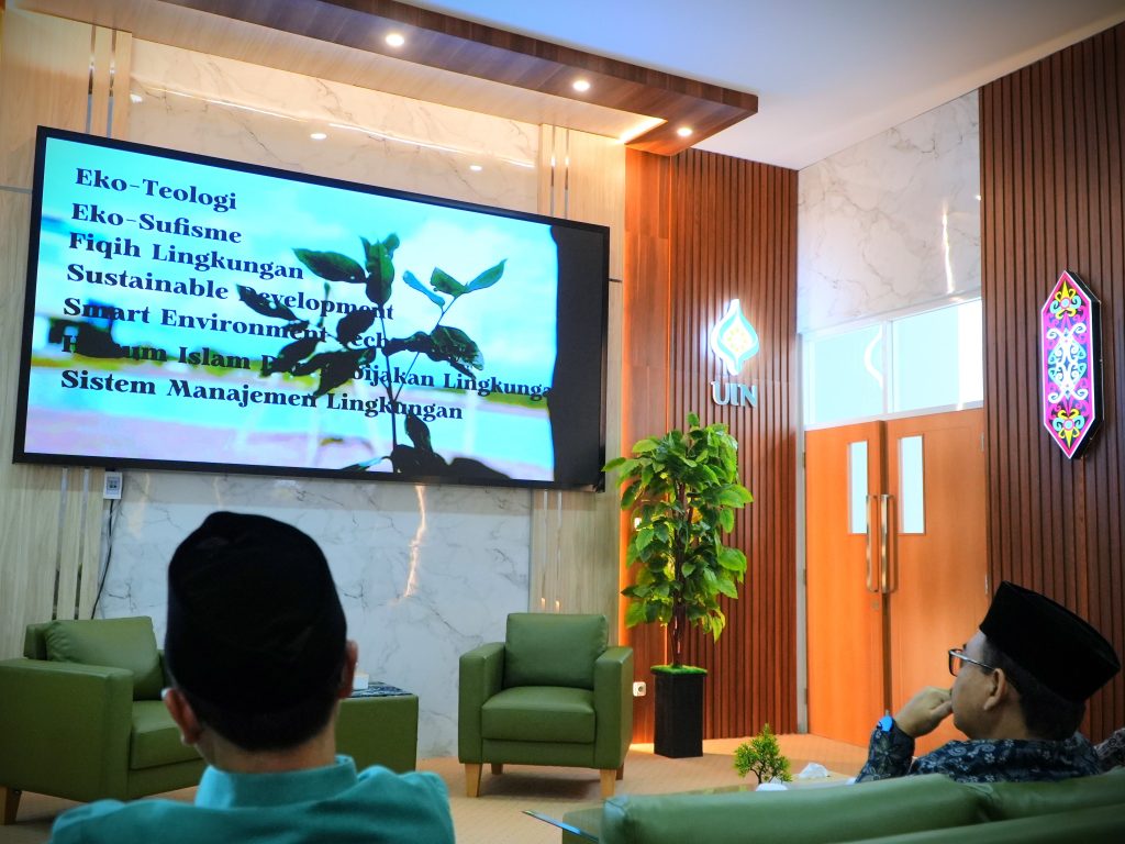 Pengenalan pembelajaran di Prodi S-1 Ilmu Lingkungan (Foto:Humas)