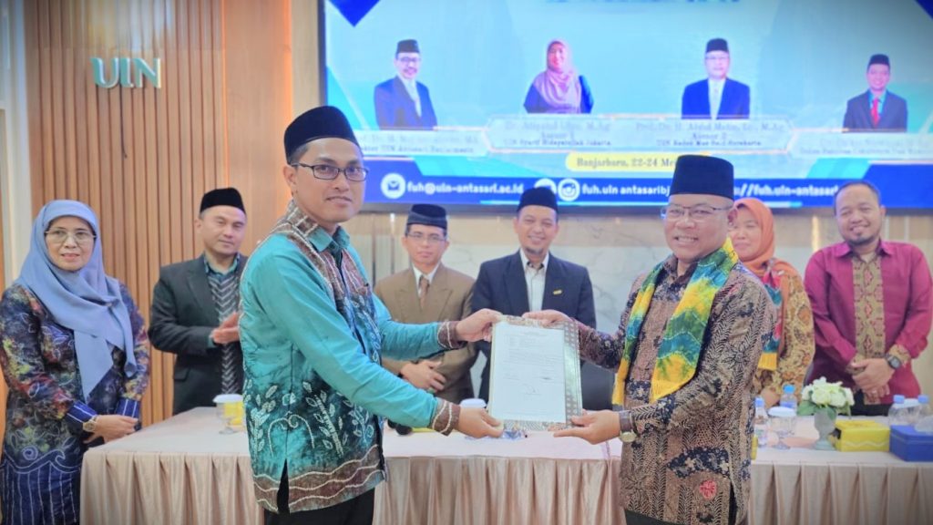 Penyerahan berita acara (Foto:Humas/Noor Hasanah)