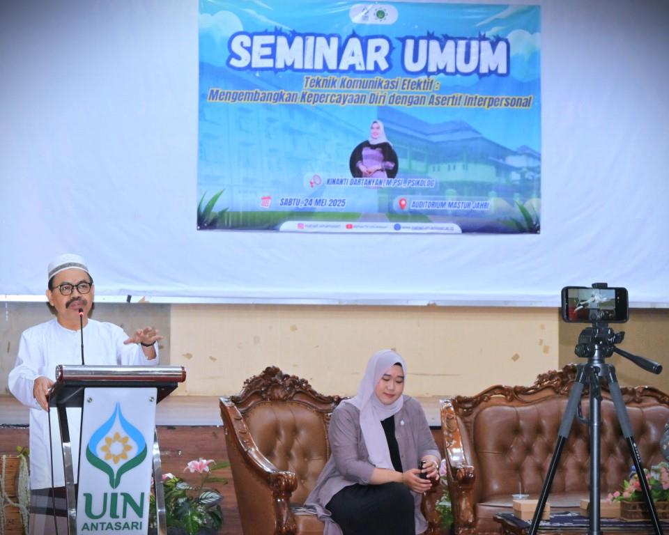 Rektor UIN Antasari Prof. Dr. H. Mujiburrahman, M.A. saat memberikan arahan (Foto:Humas/Jamal Ripani)
