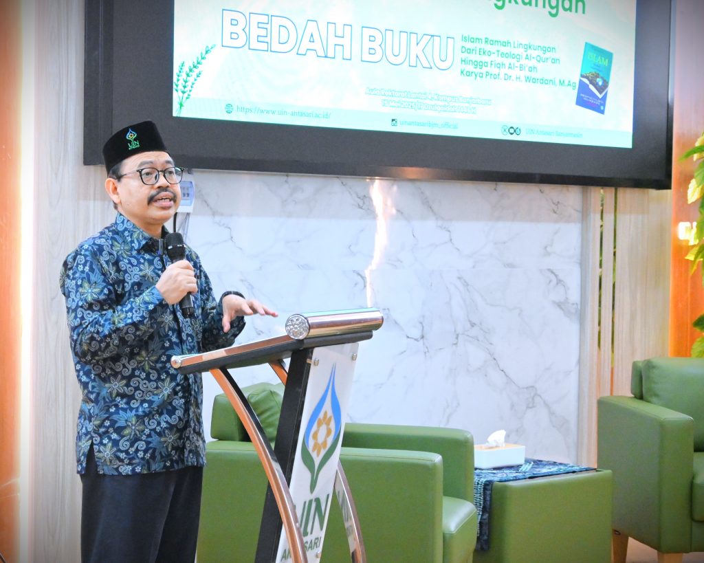 Rektor UIN Antasari Prof. Dr. H. Mujiburrahman, M.A. saat memberikan sambutan (Foto:Humas/Jamal Ripani)
