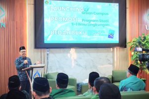 Rektor UIN Antasari Prof. Dr. H. Mujiburrahman, M.A. saat memberikan sambutan di peluncuran program Green Campus (Foto:Radar Banjarmasin)