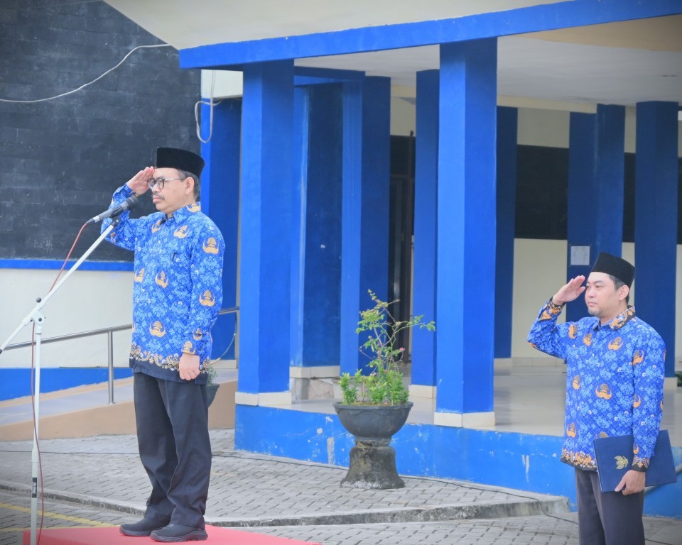 Rektor UIN Antasari saat menjadi Pembina Upacara Harkitnas Tahun 2025 (Foto:Humas/Jamal Ripani)