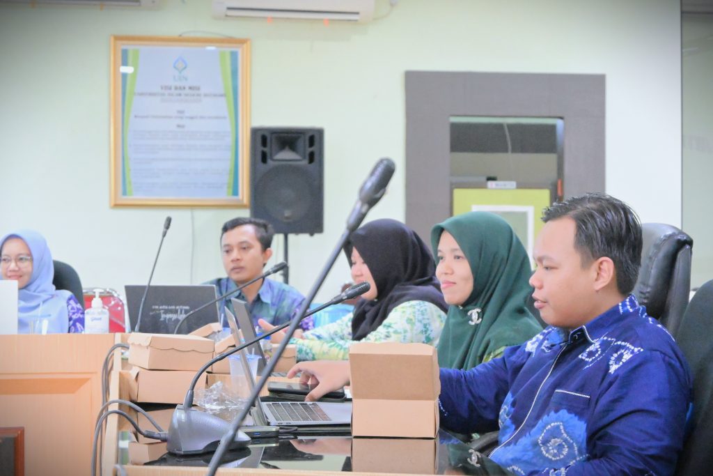 Tim Akreditasi Prodi S-1 MPI saat mengikuti penutupan (Foto:Humas)