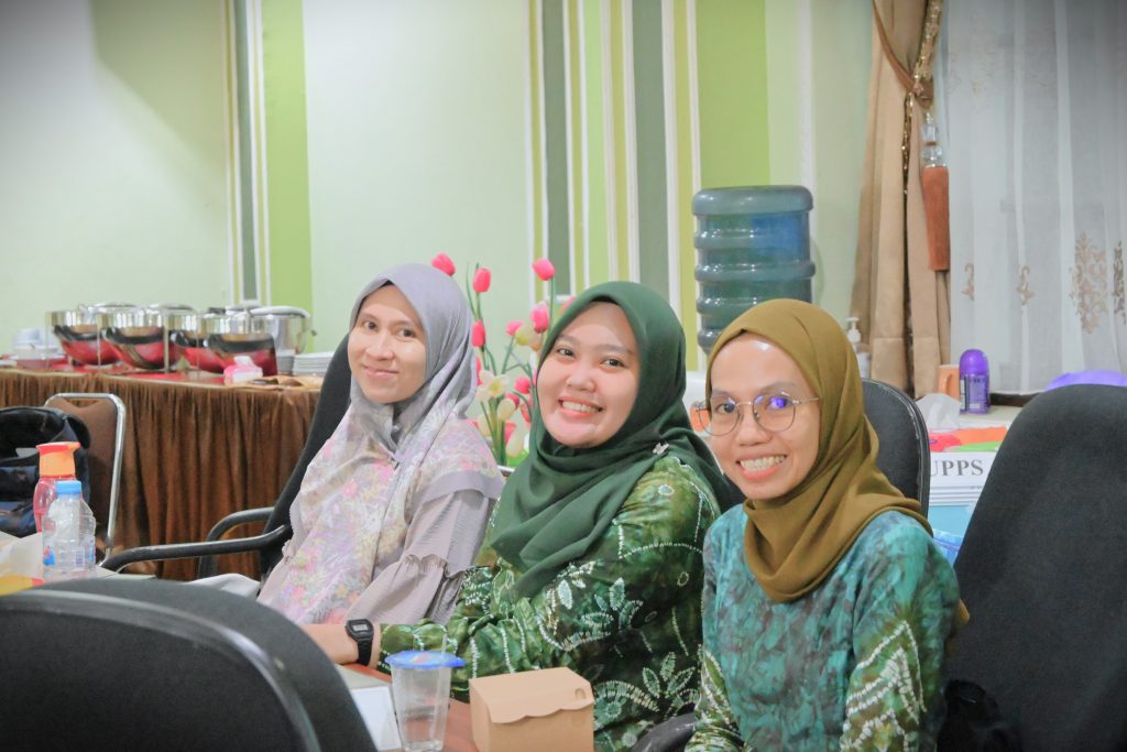 Tim Akreditasi dari Fakultas Tarbiyah dan Keguruan saat mengikuti penutupan (Foto:Humas)