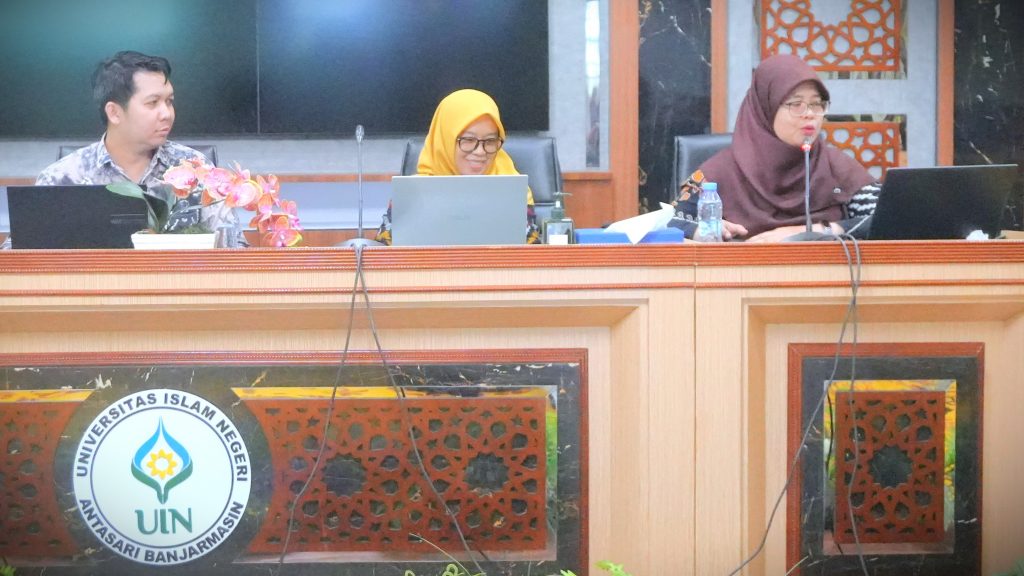 Tim Kepegawaian UIN Antasari saat memberikan pembinaan kepada para PPPK baru (Foto:Humas/Jamal Ripani)