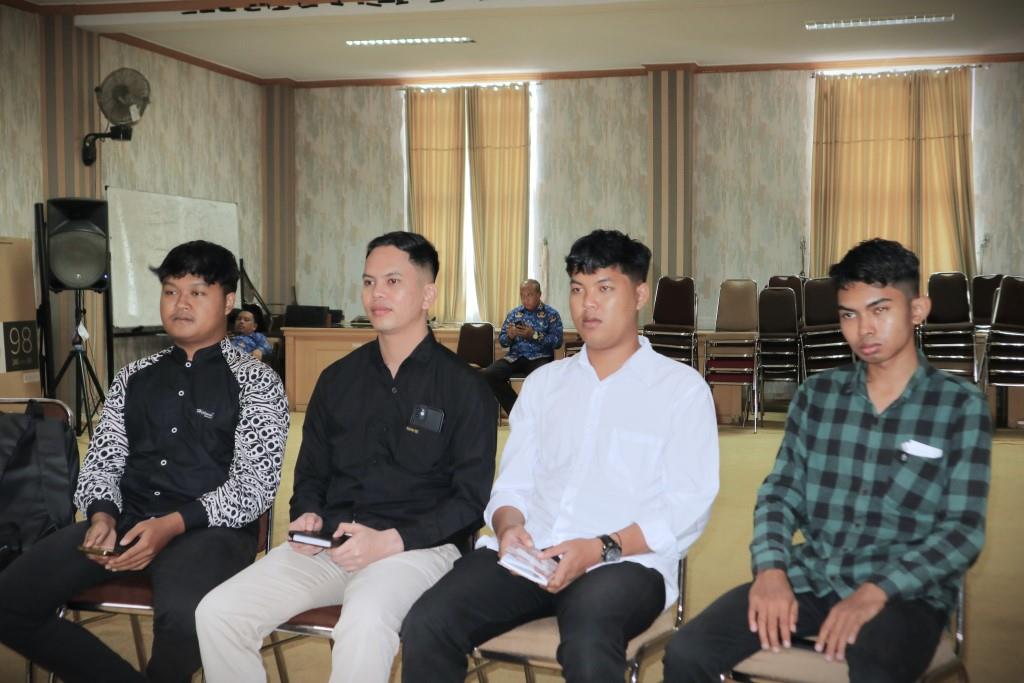 Ahnmad Rifani (kemeja putih) saat mengikuti pembekalan (Foto:Humas)