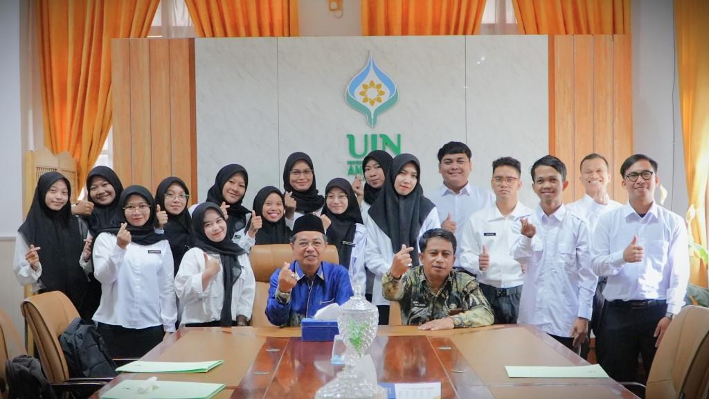 CPNS Putra/Putri Kalimantan Formasi Itjen Kemenag RI 2024 saat berfoto bersama usai penyambutan (Foto:Humas/Jamal Ripani)