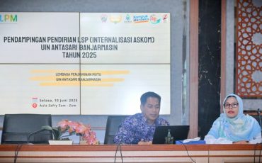 Ketua Forum LSP Politeknik Seluruh Indonesia Darmansyah, M.T. saat menjadi narasumber di UIN Antasari (Foto:Humas/Jamal Ripani)