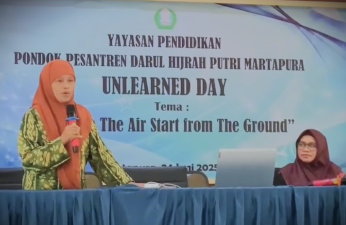 Koordinator PSGAD LP2M UIN Antasari Helma Nuraini, S.Psi., M.Pd. saat memberikan sosialisasi.