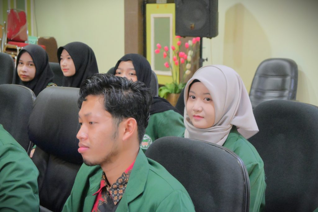 Para mahasiswa UIN Palangkaraya saat mengikuti penutupan (Foto:Humas)