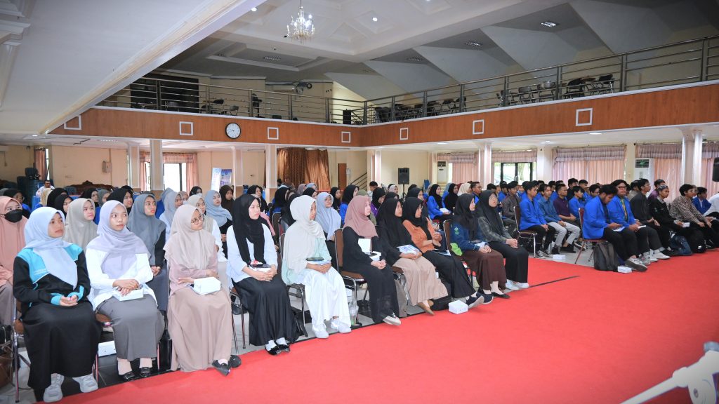 Para mahasiswa saat mengikuti acara (Foto:Humas/Jamal Ripani)