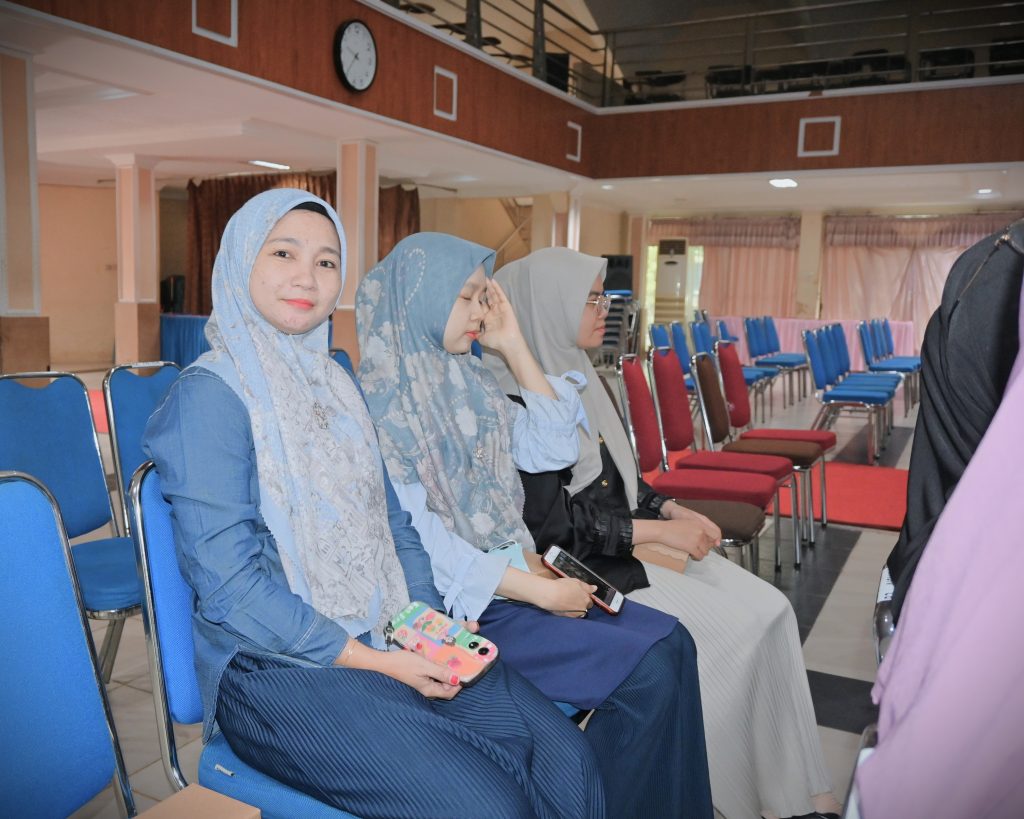 Para pegawai UIN Antasari berhadir di acara sosialisasi (Foto:Humas/Jamal Ripani)