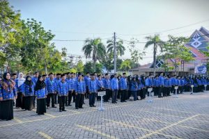 Para pegawai baru ikuti perdana Apel Kesadaran Nasional di UIN Antasari (Foto:Humas/Jamal Ripani)