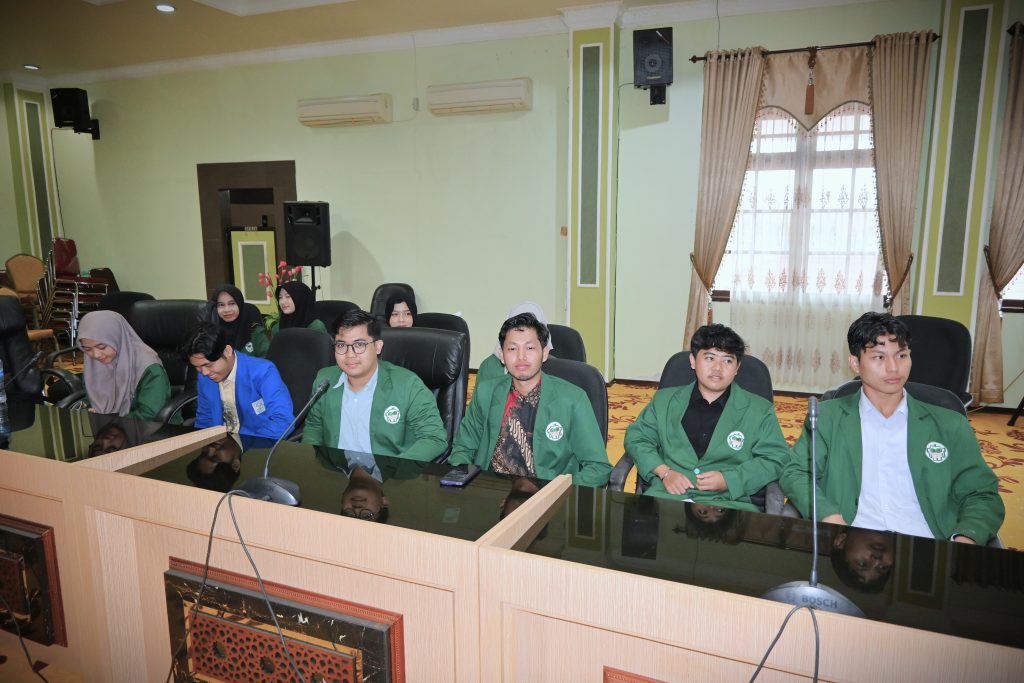 Para peserta pertukaran mahasiswa yang telah menuntaskan Program MBKM (Foto:Humas)