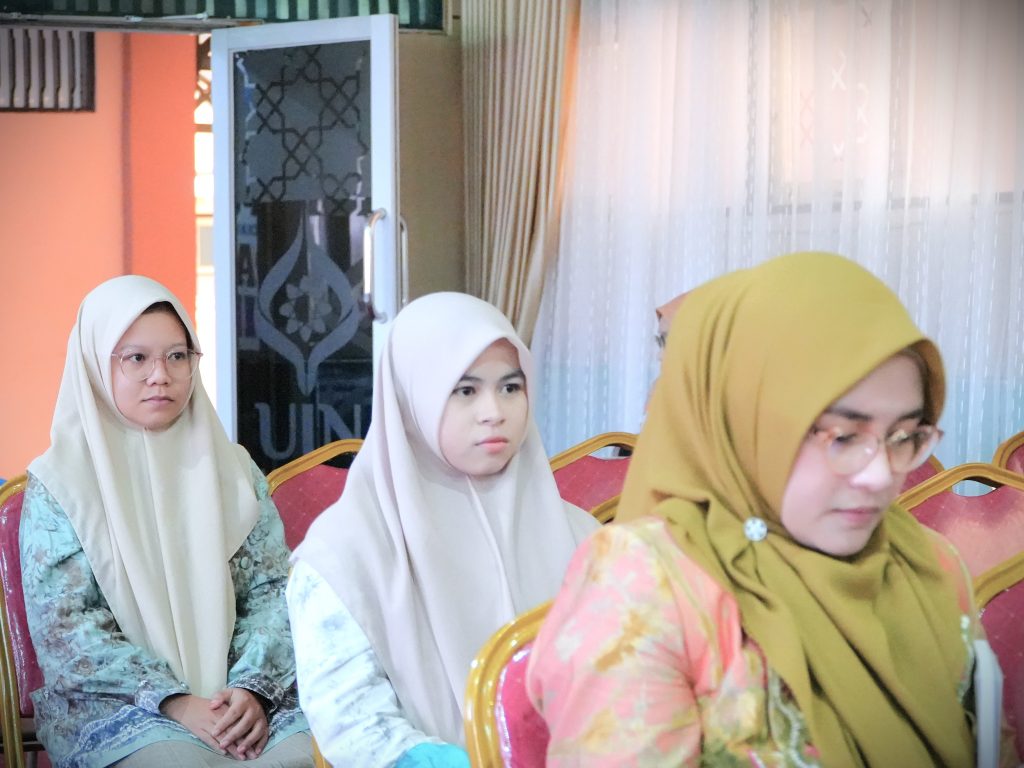 Para tamu undangan saat menghadiri pembukaan AL S-2 MPI (Foto:Humas)