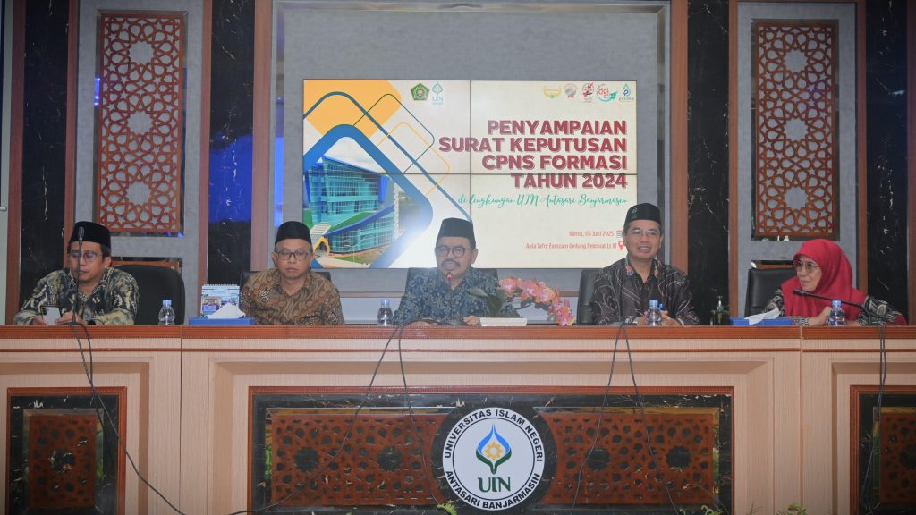 Rektor UIN Antasari Prof. Dr. H. Mujiburrahman, M.A. saat memberikan sambutan (Foto:Pushakin)