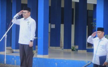 Rektor UIN Antasari saat menjadi pembina Upacara Hari Lahir Pancasila Tahun 2025 (Foto:Humas/Jamal RIpani)