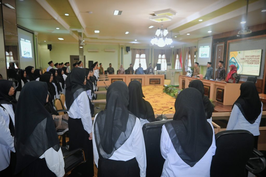 Suasana pelantikan para CPNS baru di Aula Zafry Zamza (Foto:Pushakin)