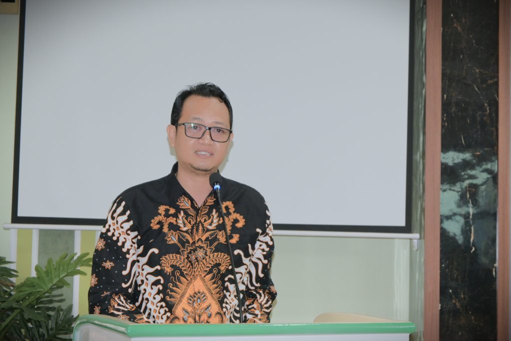 Wakil Dekan FUAD UIN Palangkaraya Bidang Akademik Dr. Yatin Mulyono, M.Pd. saat memberikan sambutan (Foto:Humas)