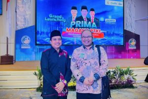 Wakil Rektor 2 IAIN Papua saat berfoto bersama Kepala UPKK UIN Antasari.