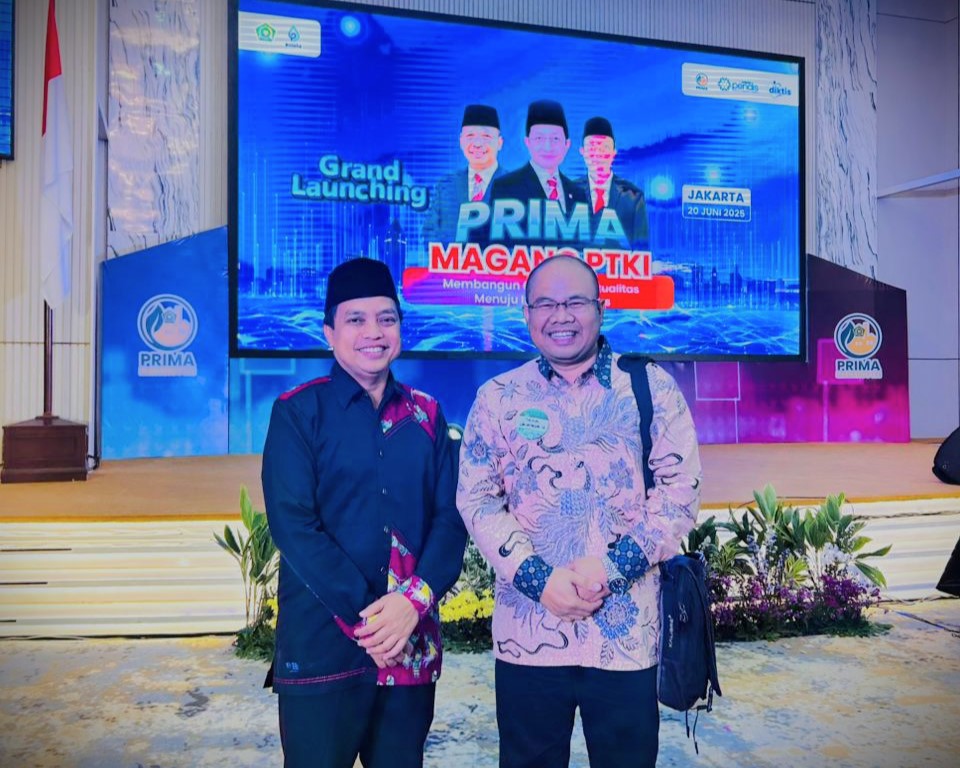 Wakil Rektor 2 IAIN Papua saat berfoto bersama Kepala UPKK UIN Antasari.