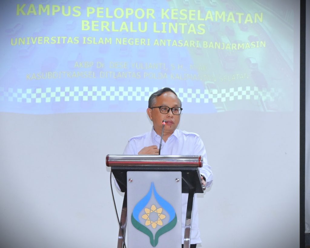 Wakil Rektor UIN Antasari Bidang Kemahasiswaan dan Kerja Sama Dr. Irfan Noor, M.Hum. saat memberikan sambutan (Foto:Humas/Jamal Ripani)
