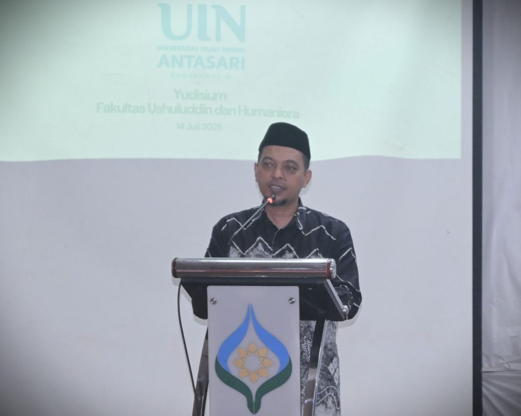 Dekan FUH UIN Antasari Dr. Dzikri Nirwana, M.Ag. saat memberikan sambutan (Foto:Humas/Jamal Ripani)