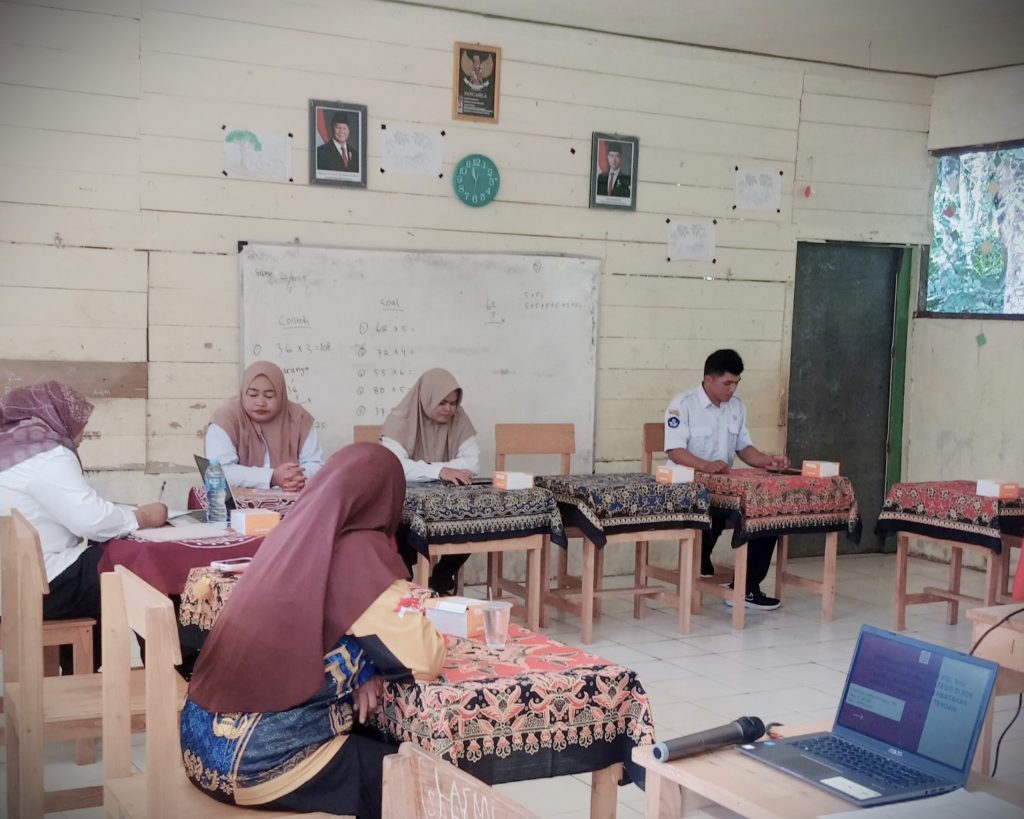Suasana workshop di SDN 1 Datar Ajab.