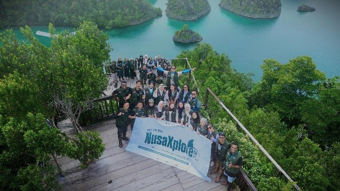 Foto bersama di Raja Ampat.