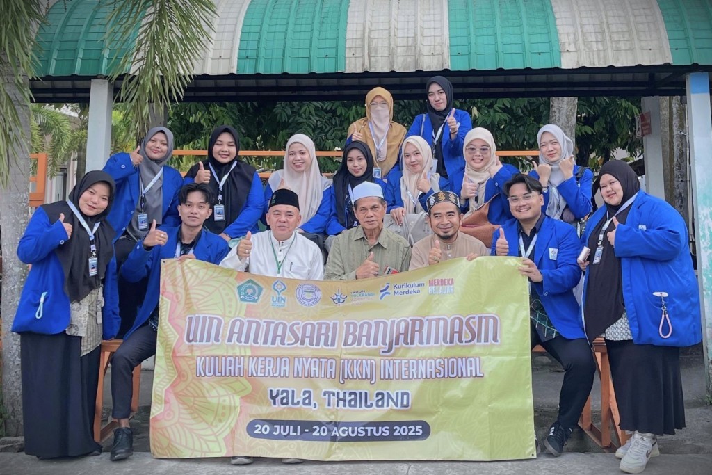 Foto bersama usai acara.