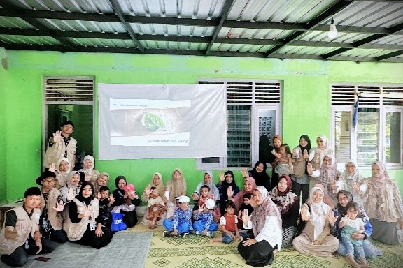 Foto bersama usai acara.