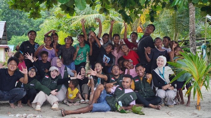 Foto bersama usai edukasi pengelolaan sampah plastik.
