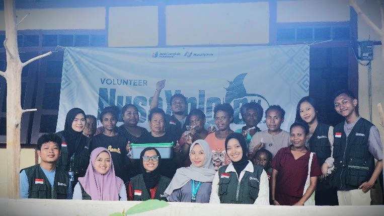 Foto bersama usai pelatihan sistem hidroponik.