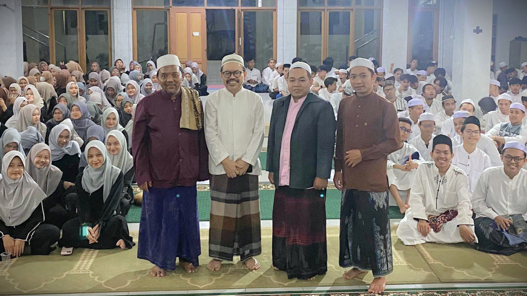 Foto bersama usai penutupan (Foto:UPT Mahad Aljamiah)