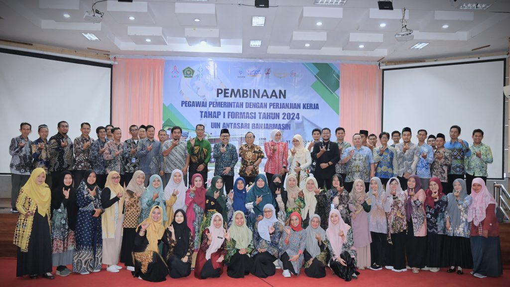 Foto bersama usai penyampaian materi perdana (Foto:Humas/Jamal Ripani)