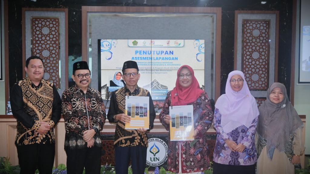 Foto bersama usai penyerahan berita acara (Foto:Humas/Jamal Ripani)